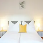 Schwarzacherhof & *