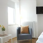 Schwarzacherhof & *